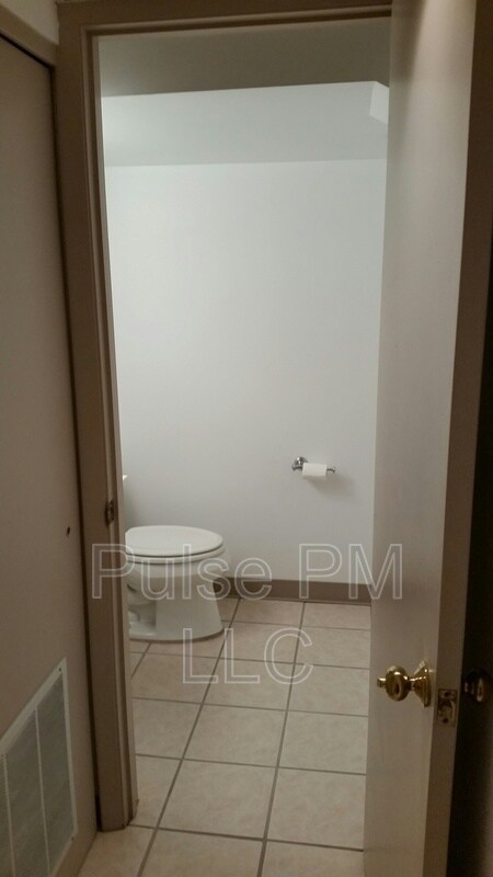 Building Photo - 112 E 5th St