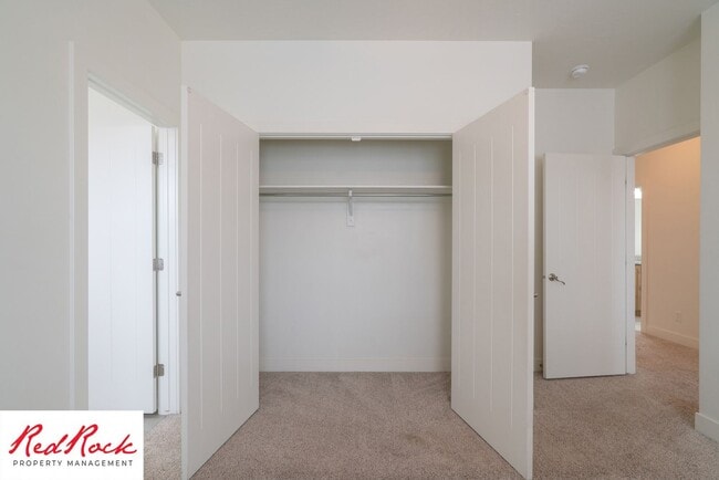 Building Photo - Pet Friendly 4 Bedroom Little Valley Home ...