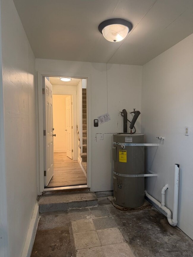 Building Photo - Updated 2 bedroom 1.5 bath duplex in Thurston!