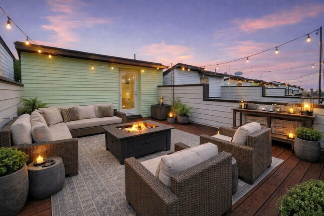 Building Photo - 2715 St Emanuel St