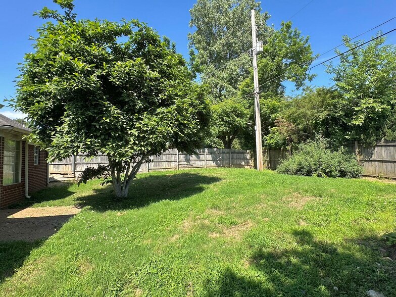 Building Photo - 1090 Cambrain Dr