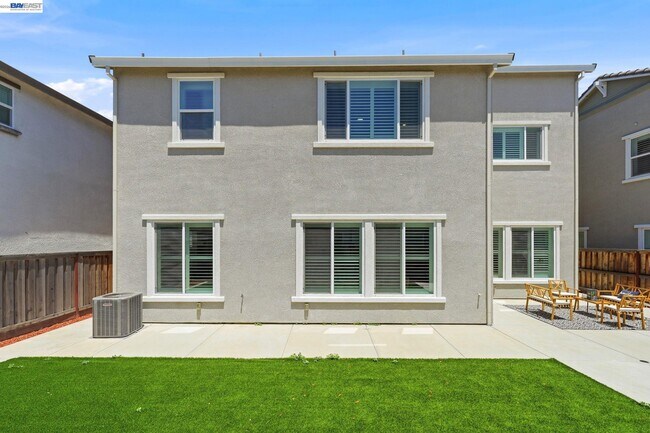 Building Photo - 1550 Plumas Dr