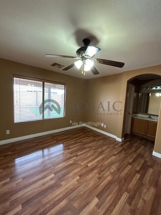 Building Photo - 10348 E Crescent Ave