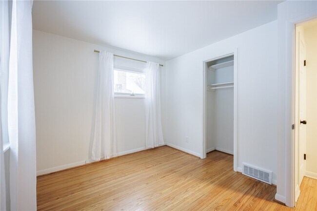 Building Photo - 105 Chestnut Dr