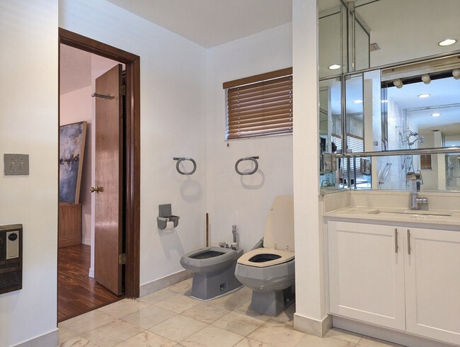 Building Photo - 2945 SW 18th St