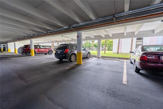 Building Photo - 17011 N Bay Rd