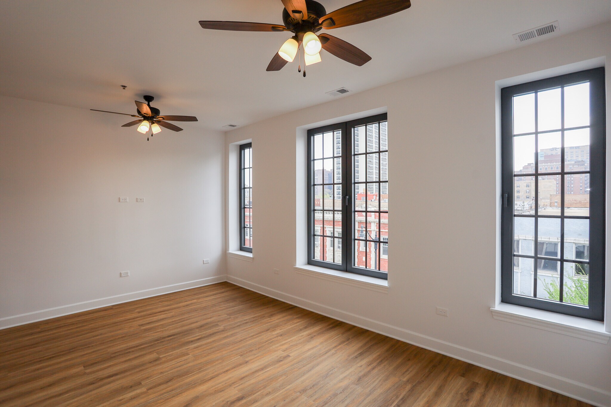 Building Photo - 3158 N Broadway St