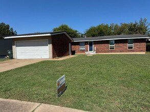 Building Photo - All New Inside, 3 bed 2 bath , no carpet, detached garage and fenced yard in Norman!