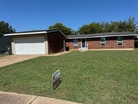 Building Photo - All New Inside, 3 bed 2 bath , no carpet, detached garage and fenced yard in Norman!