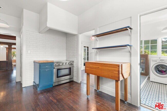 Building Photo - 1438 W 45th St