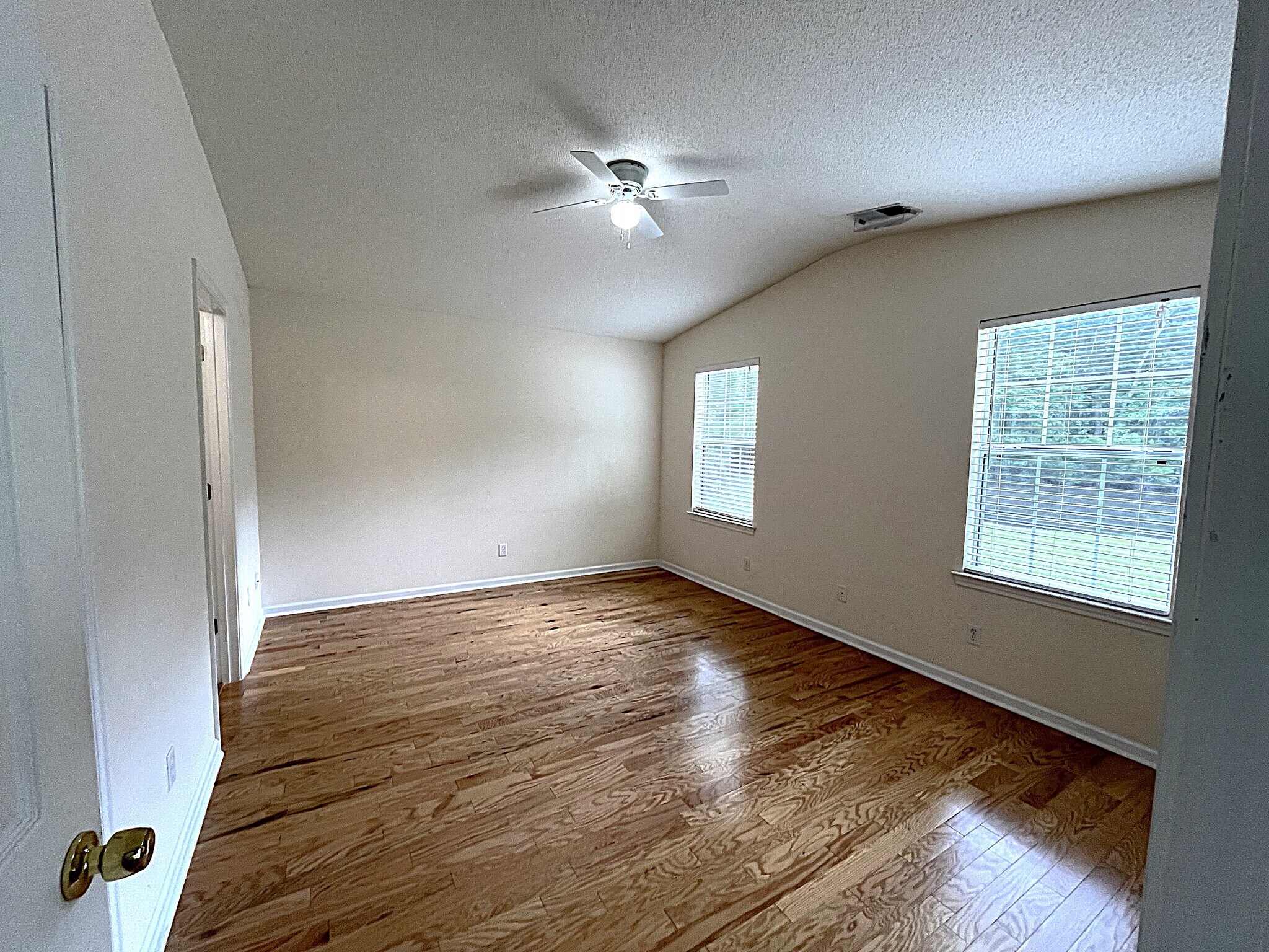 Building Photo - 485 Live Oak Walk