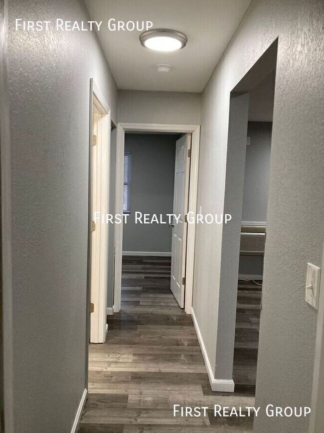 Building Photo - 305 N Broadway-#7