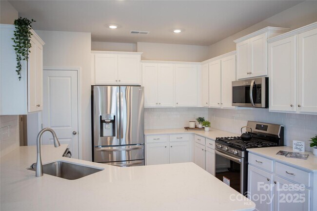 Building Photo - 13020 Lannister Dr