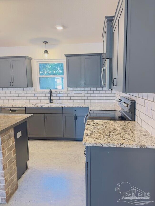 Building Photo - 6408 Sarasota St