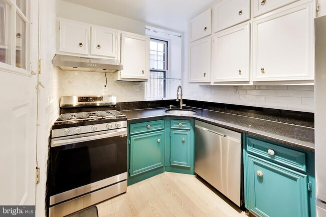 Building Photo - 3014 Dent Pl NW