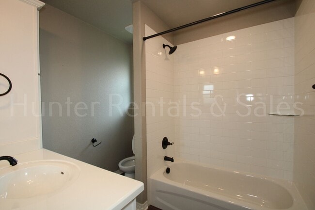 Building Photo - Temple 4 bedroom in Carriage House Subdivi...