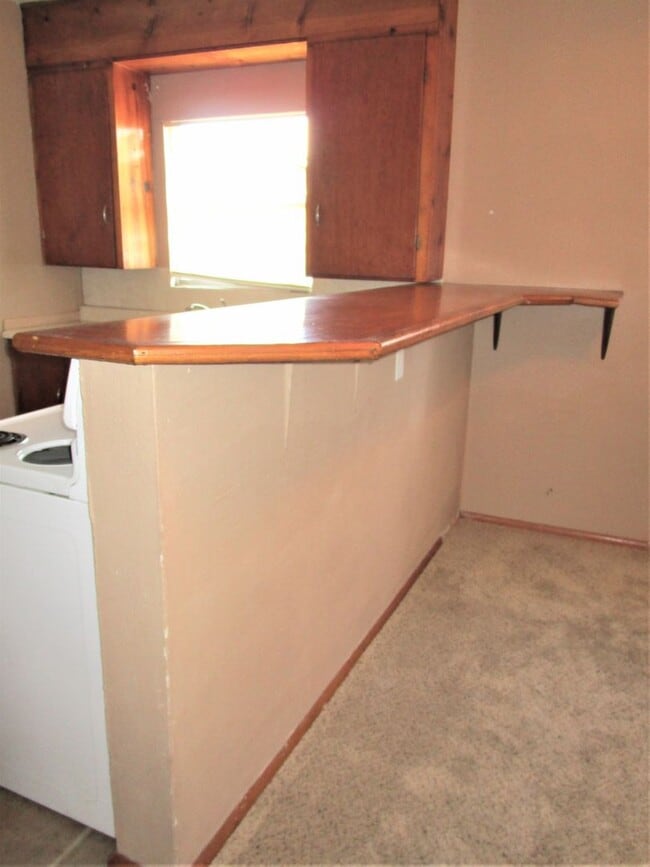 Building Photo - Super Cute & Clean!