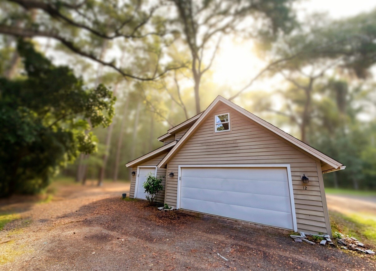 Building Photo - 12 Pine View Dr