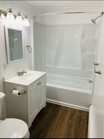 Building Photo - 111 Hall St