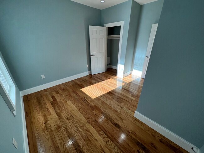 Building Photo - 372 Oxford St