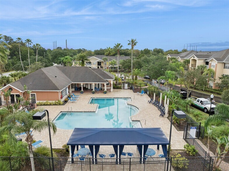 Building Photo - 1950 Summer Club Dr