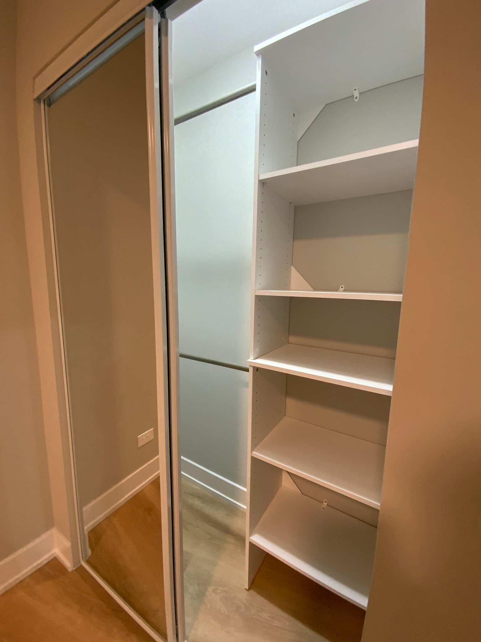 Building Photo - 423 W Belden Ave