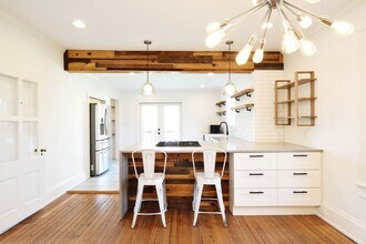 Building Photo - Charming Pet-Friendly Belmont Home With Fenced Yard