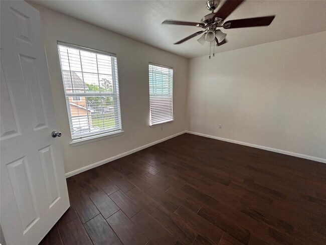 Building Photo - 6837 Larkstone St