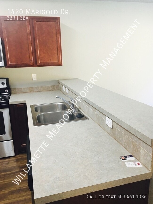 Building Photo - 1420 Marigold Dr
