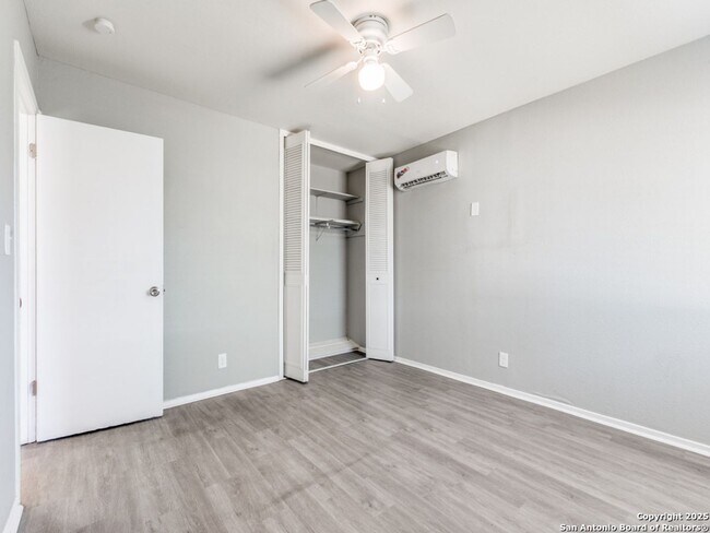 Building Photo - Charming Home Awaits: Spacious & Modern Living in a Prime Location