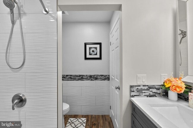 Building Photo - 6874 Caravan Ct