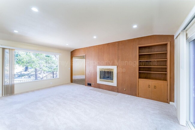 Building Photo - 1 El Caminito