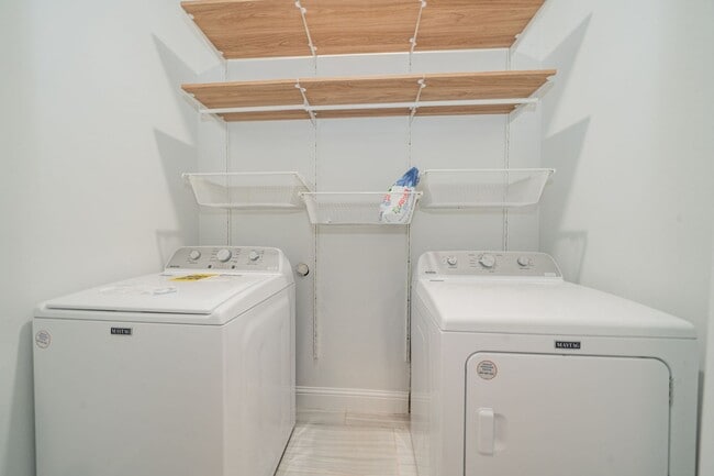 Building Photo - Beautifully Updated 3-Bed, 2-Bath Home Nea...