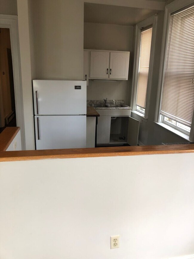 Building Photo - 312-1 South Upper – Available Fall 2026