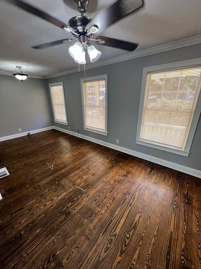 Building Photo - Huge 5 bedroom home in Lawrenceville NOW R...
