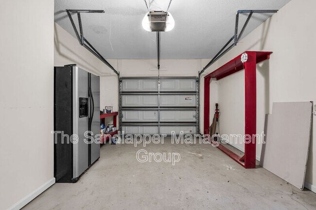 Building Photo - 18 Paddlecreek Ave