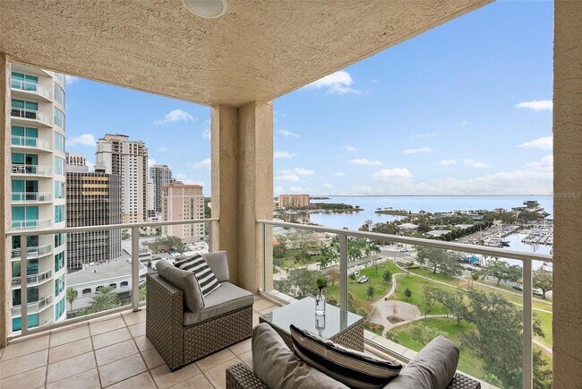Building Photo - 100 Beach Dr NE