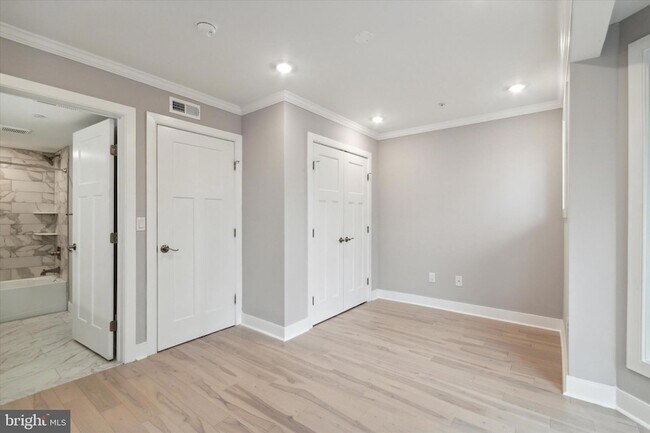 Building Photo - 5039 Pine St