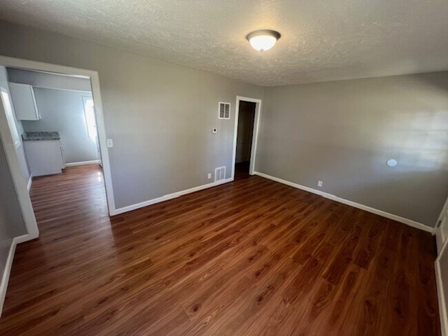Building Photo - A Great 3BD/1BA Single Family Home!
