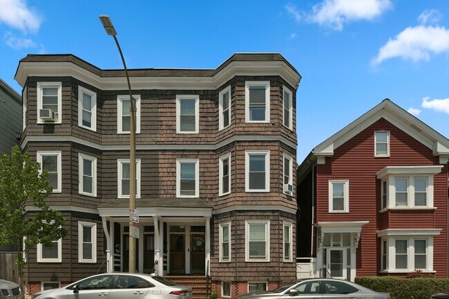 Building Photo - 530-532-532 E 6th St