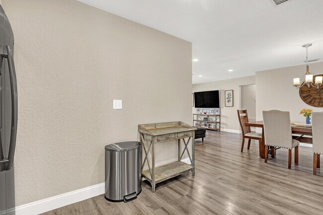 Building Photo - 1210 Skylark Ln