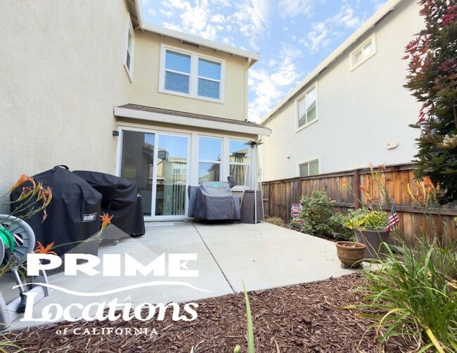Building Photo - 4844 Holden Dr