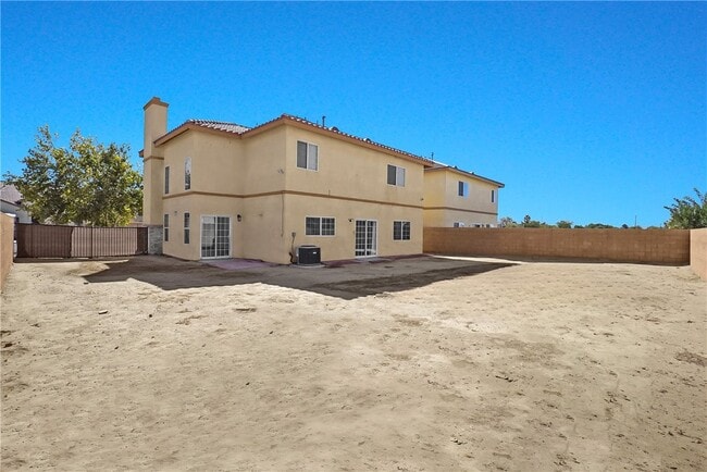 Building Photo - 2141 E Nugent St