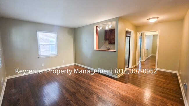 Building Photo - Charming 2-bed, 1-bath available in Kansas City, MO