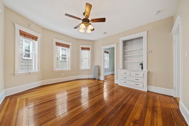 Building Photo - 89 Train St