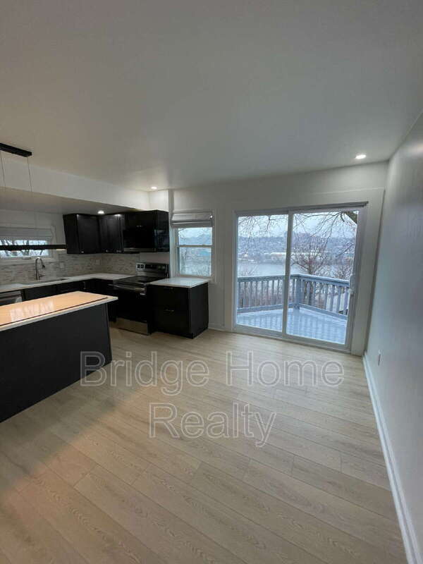 Building Photo - 107 Shoup St