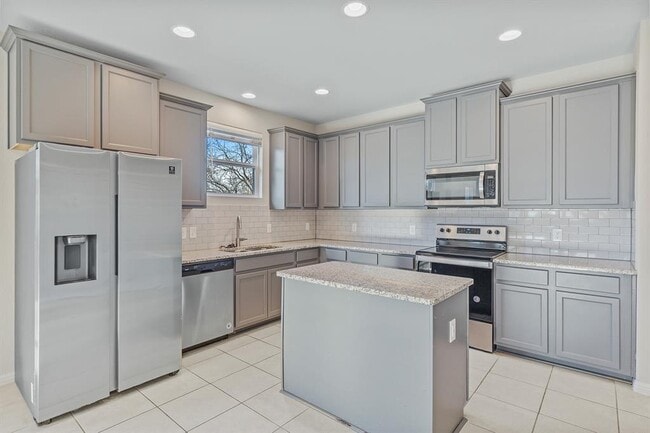 Building Photo - 313 Michaelis Dr