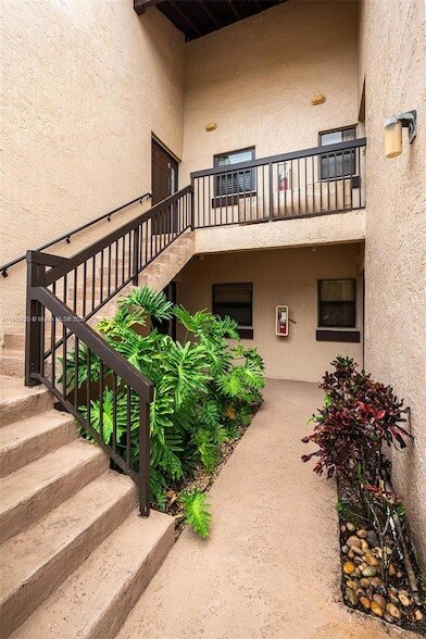 Building Photo - 2676 Carambola Cir N