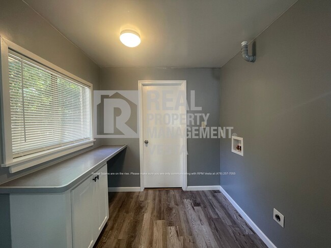 Building Photo - Newly Remodeled 4 Bedroom Home in South Macon