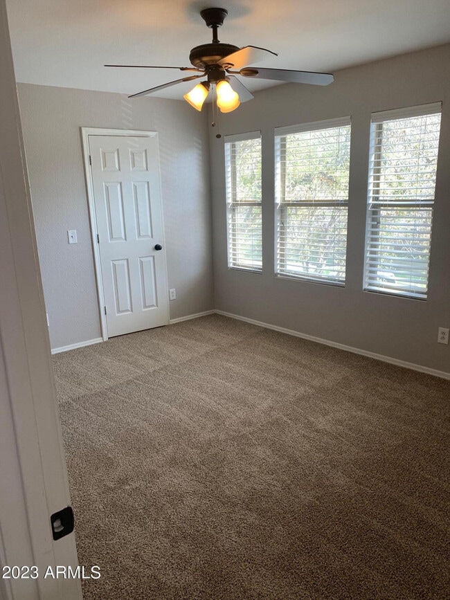 Building Photo - 494 W Cotton Ln